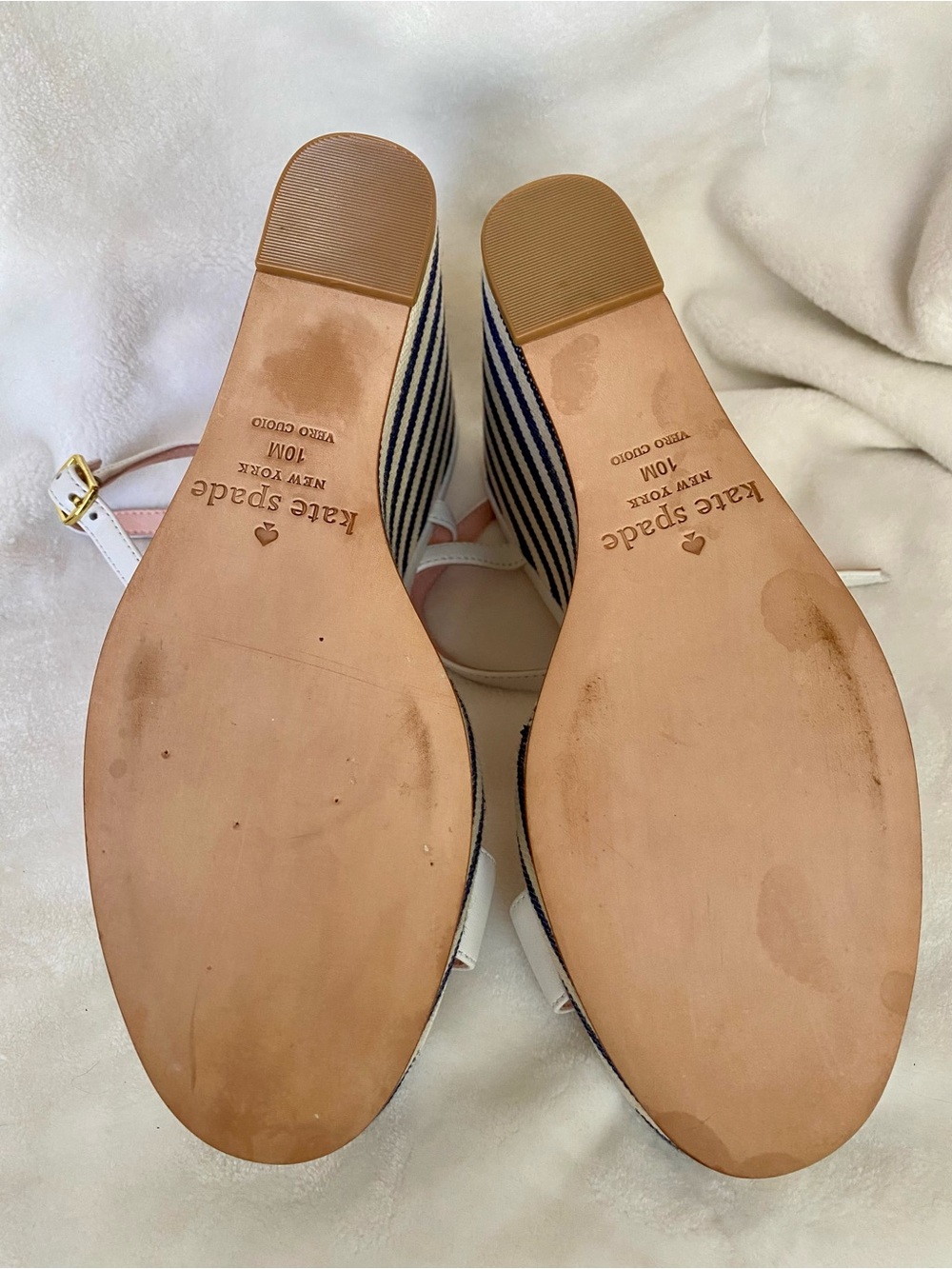 Kate Spade White Leather Stripe Wedge Sandals with Lobster Accent - Picture 3 of 7
